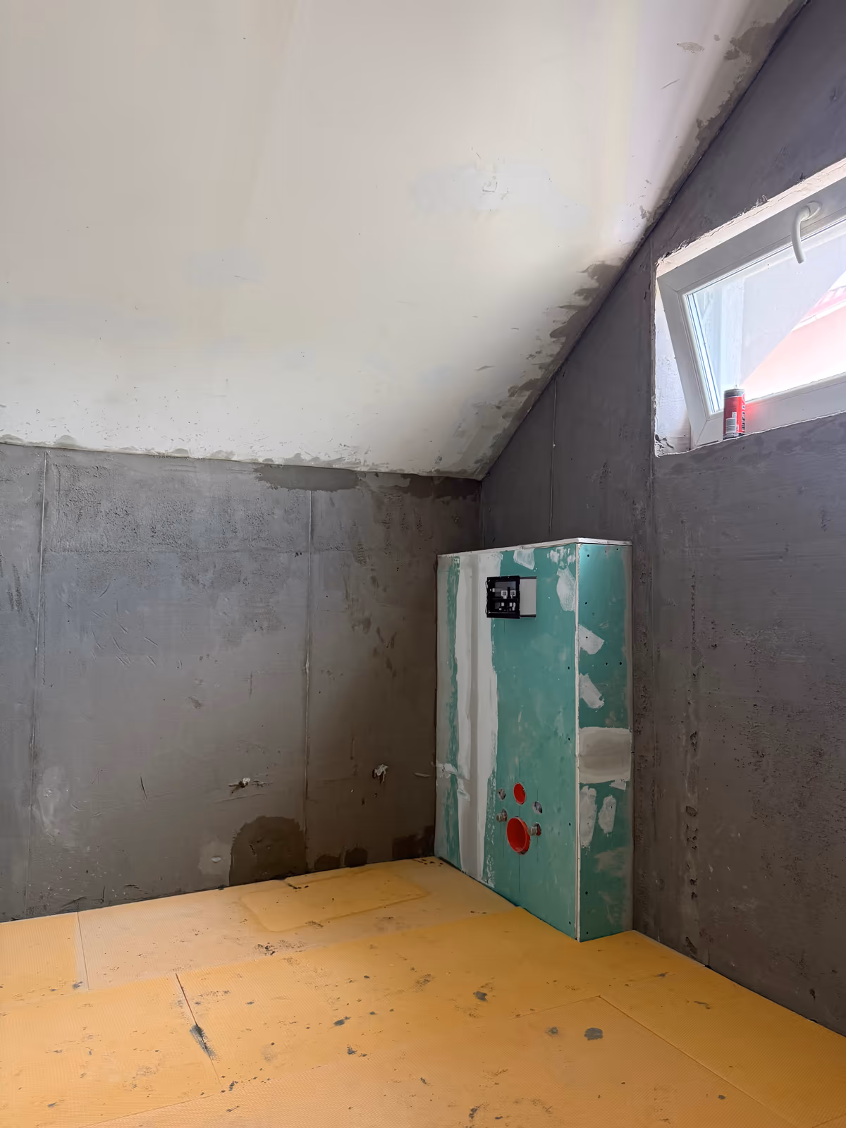 Zugrav Iași — Renovare casă etaj (Iași — Lunca Cetățuii) — înainte/după 1 — înainte