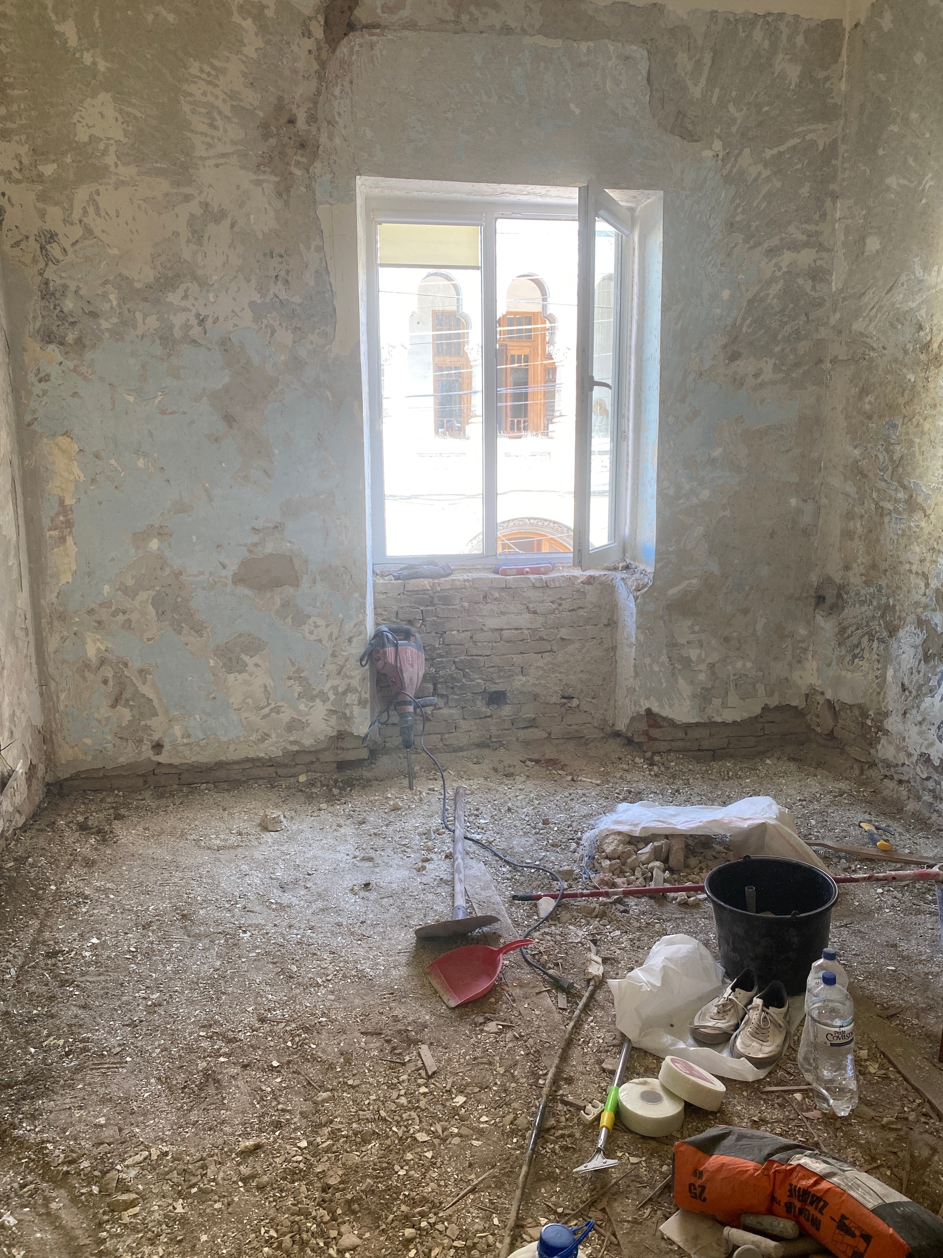 Zugrav Iași — Renovare apartament 2 camere (Iași — Independenței) — înainte/după 1 — înainte