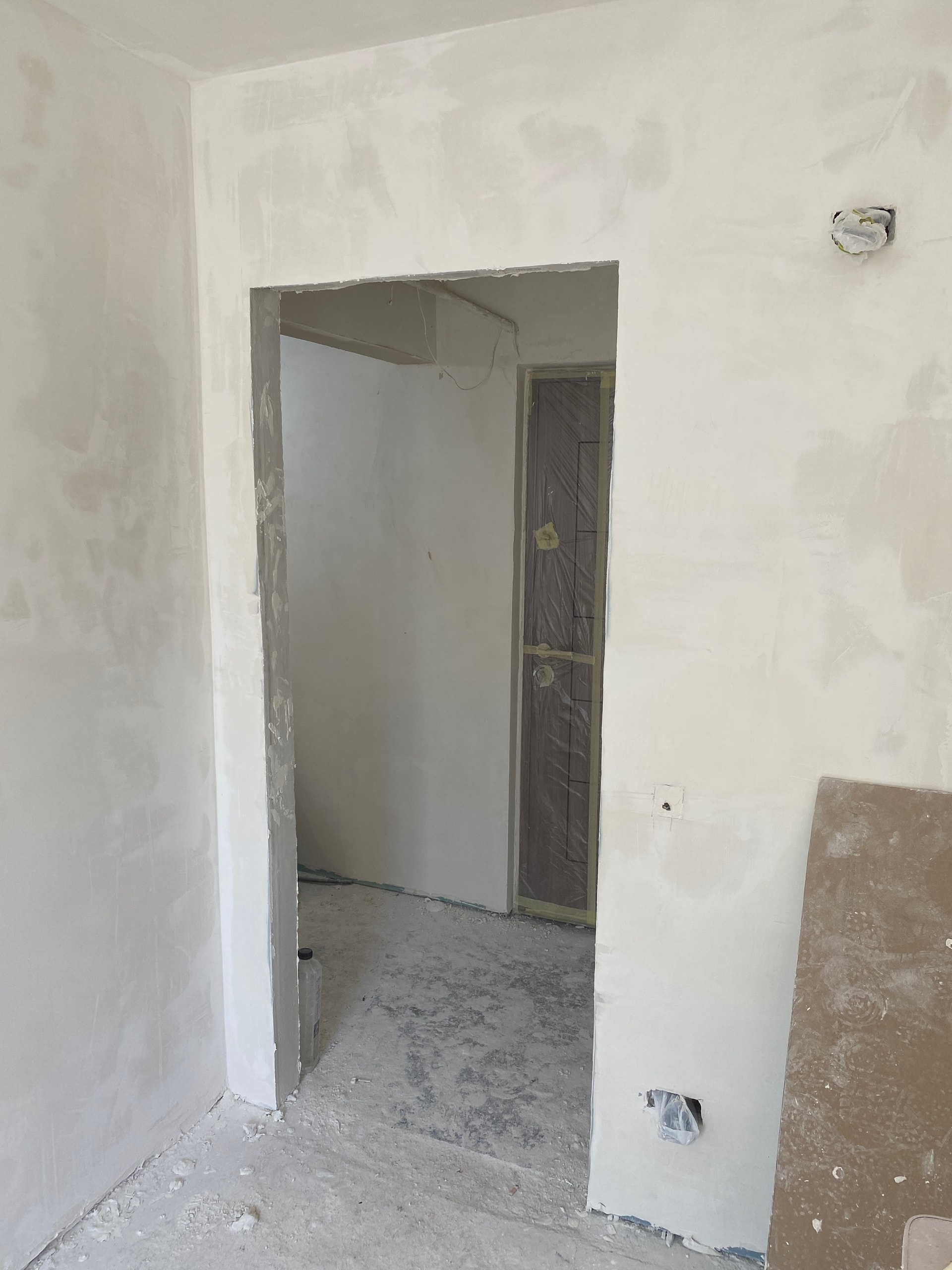 Zugrav Iași — Renovare apartament 3 camere (Iași — Bularga) — înainte/după 1 — înainte