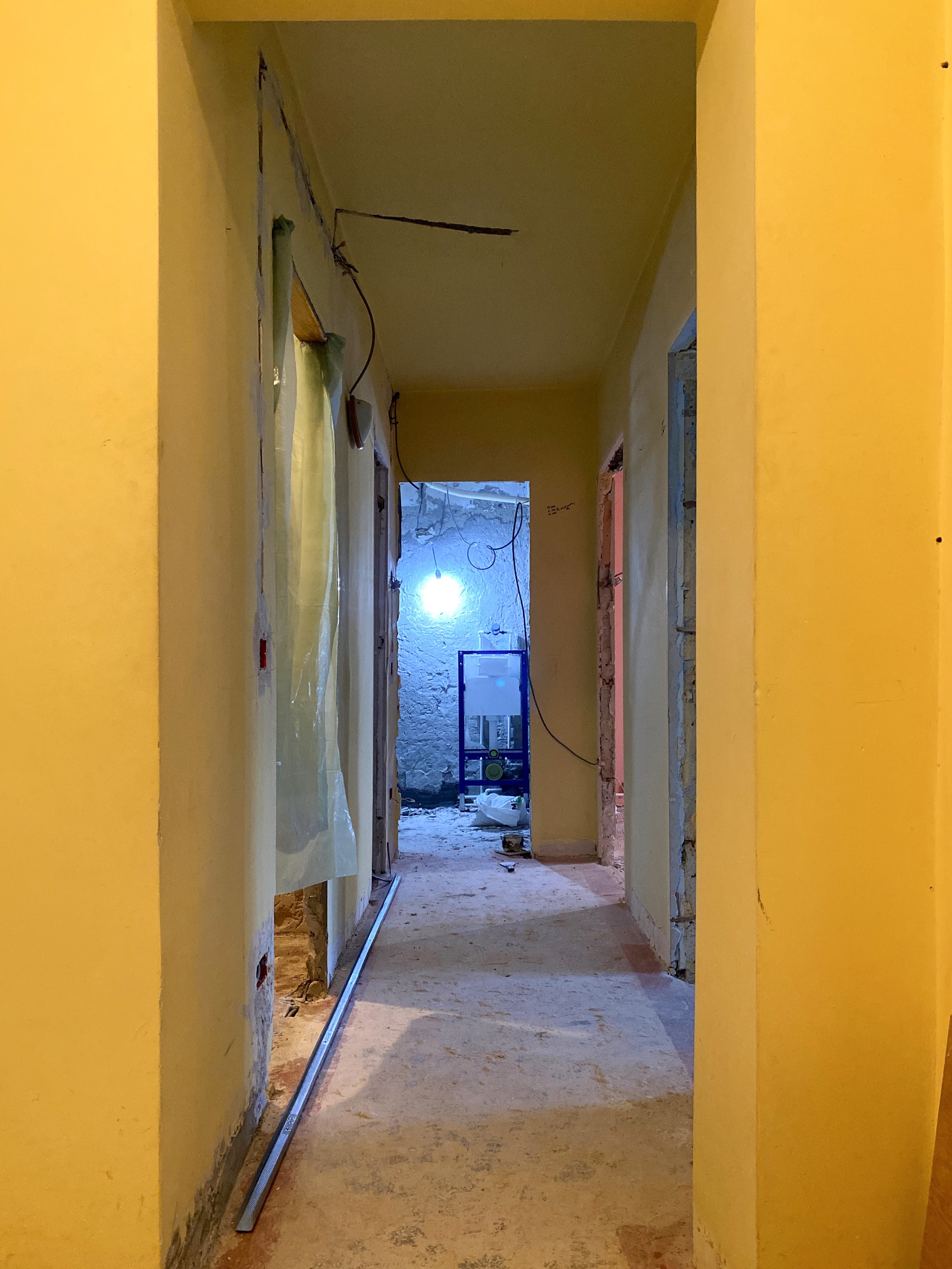 Zugrav Iași — Renovare apartament (Iași — Păcurari) — înainte/după 1 — înainte