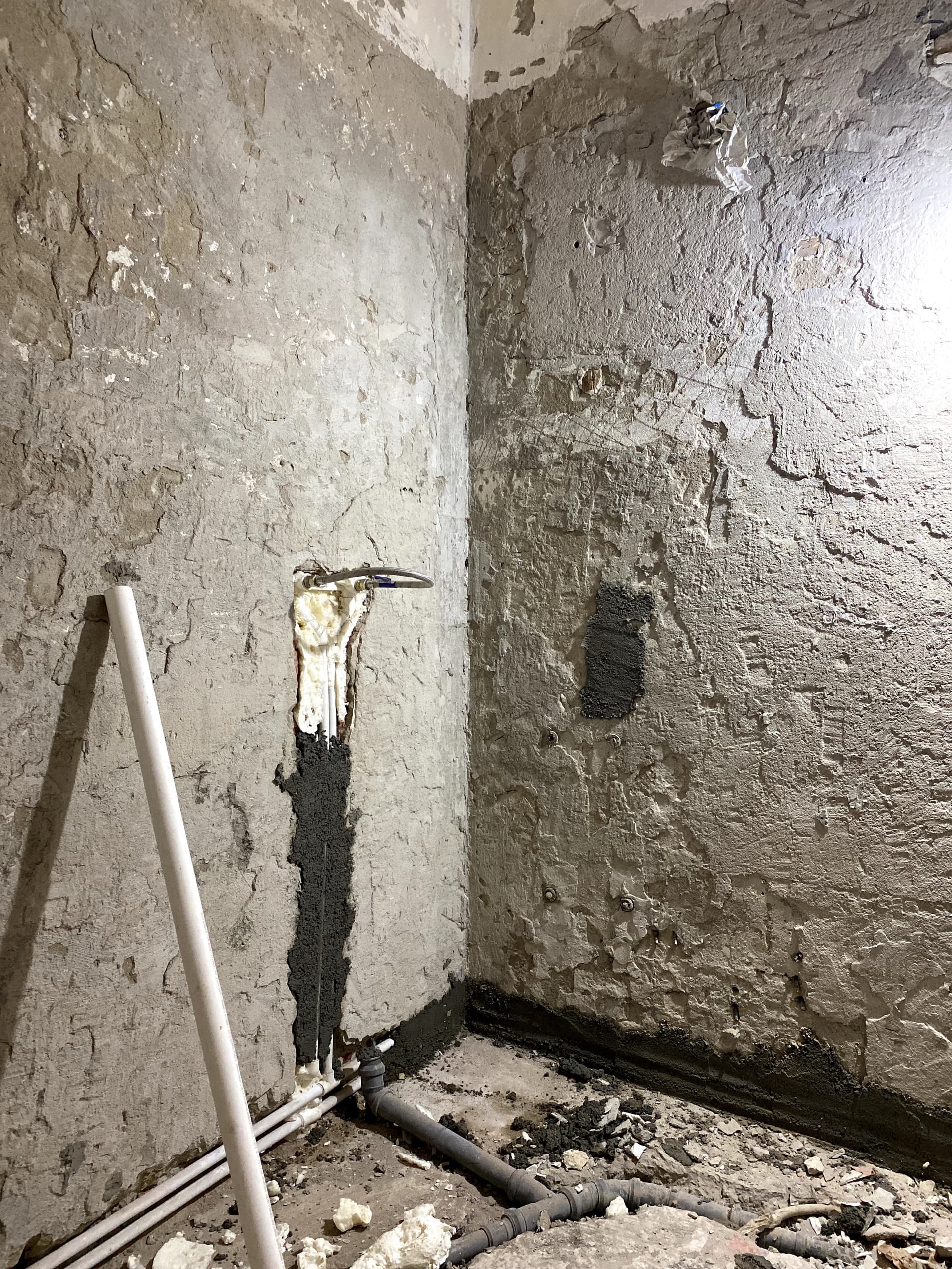 Zugrav Iași — 8. Renovare baie (Iași) — înainte/după 2 — înainte
