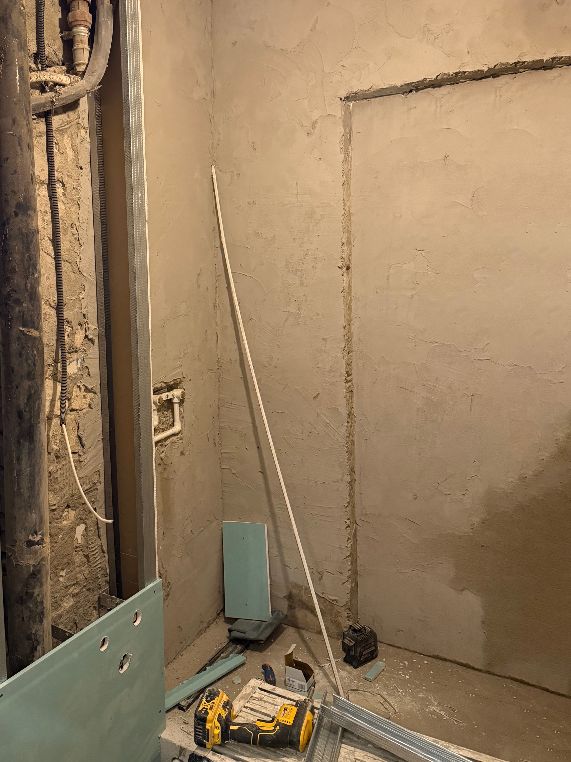 Zugrav Iași — Renovare baie (Iași) — înainte/după 1 — înainte