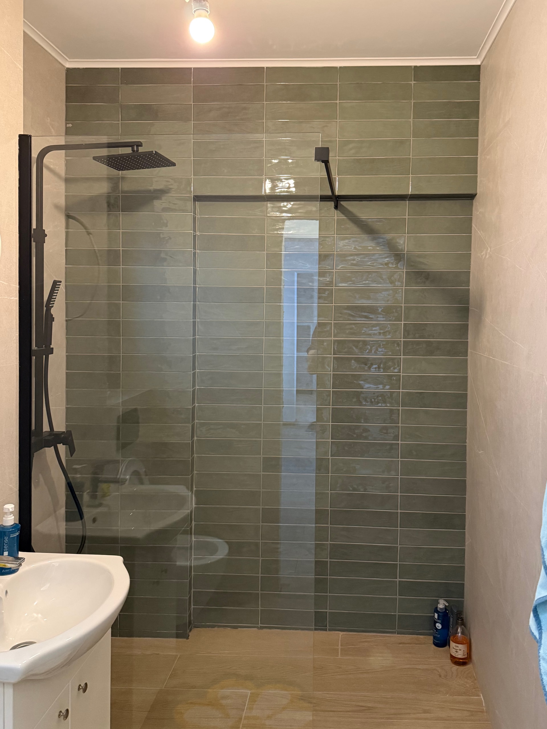 Zugrav Iași — Renovare baie (Iași) — înainte/după 3 — după