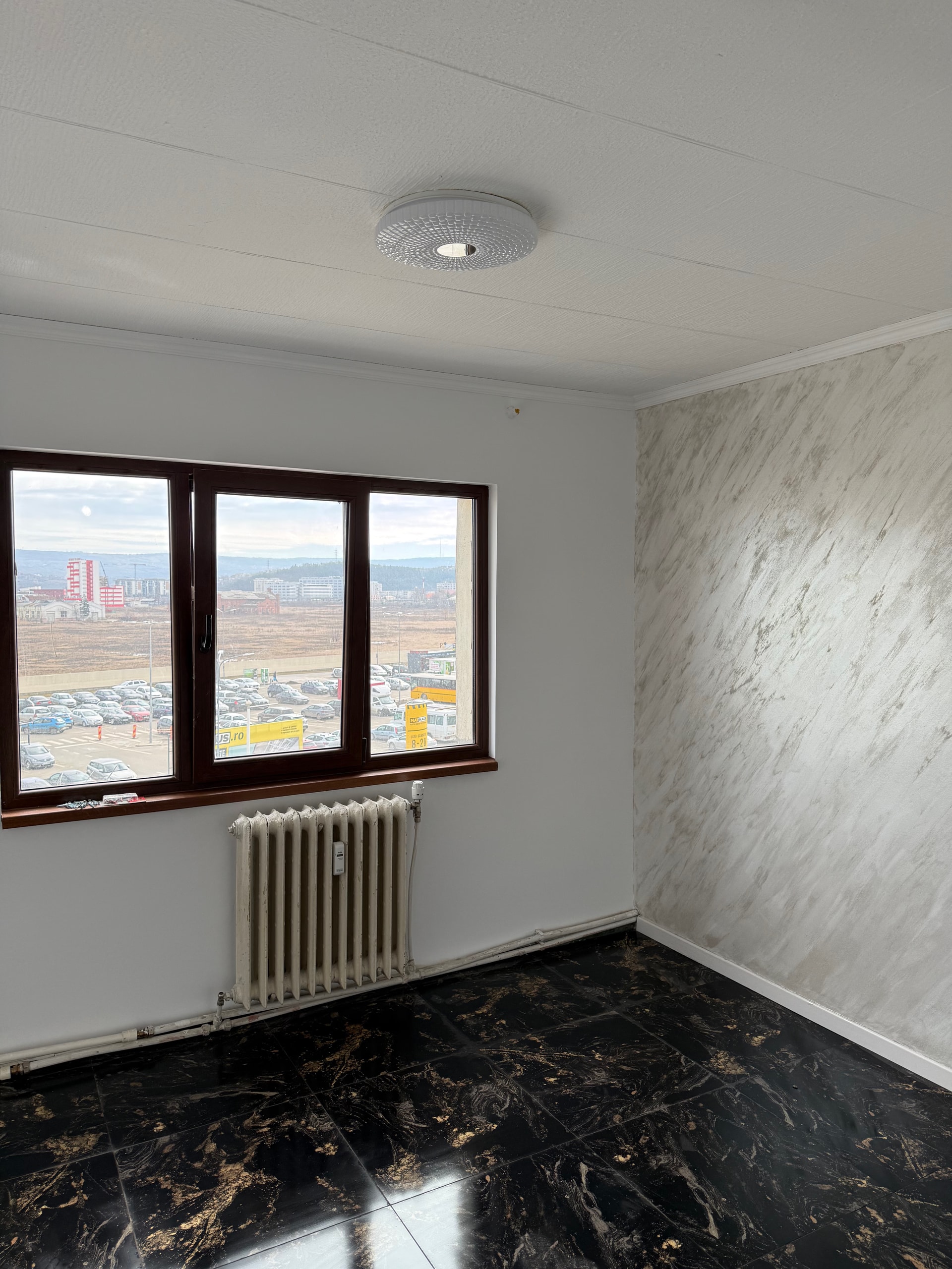 Zugrav Iași — Zugrăveală garsonieră (Iași) — înainte/după 1 — după