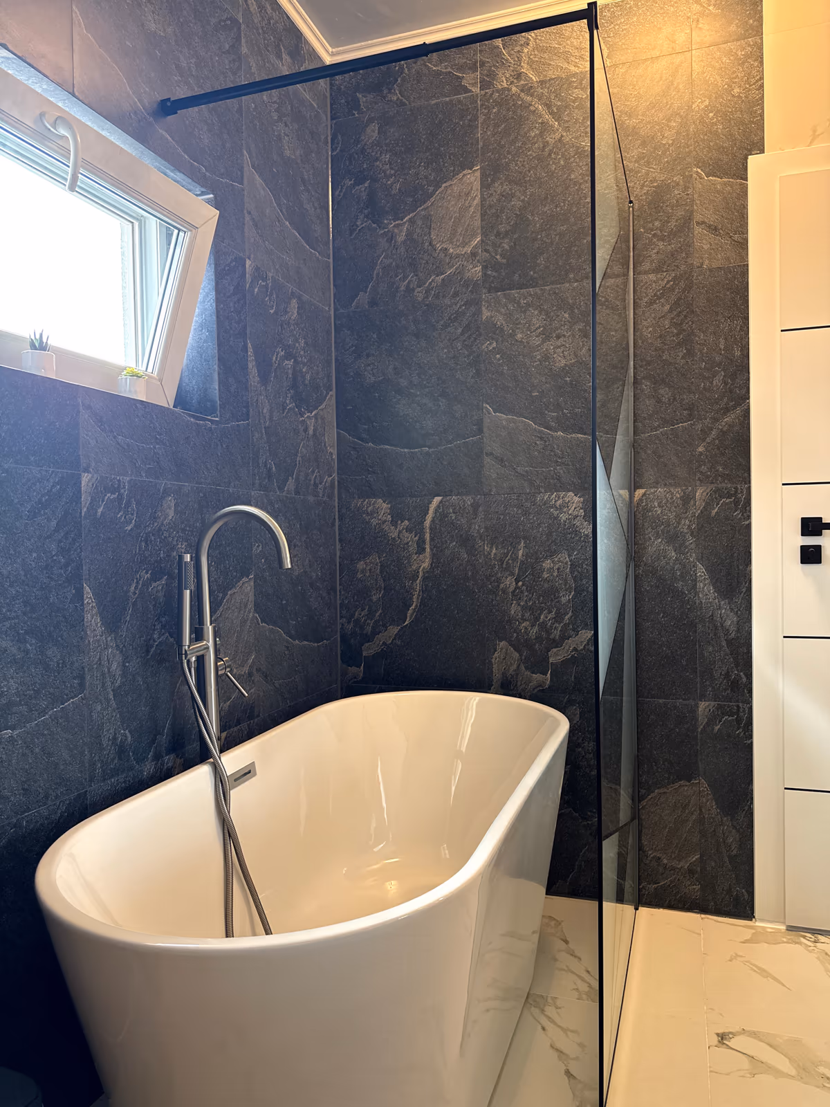 Zugrav Iași — Renovare casă etaj (Iași — Lunca Cetățuii) — Finalizate 1
