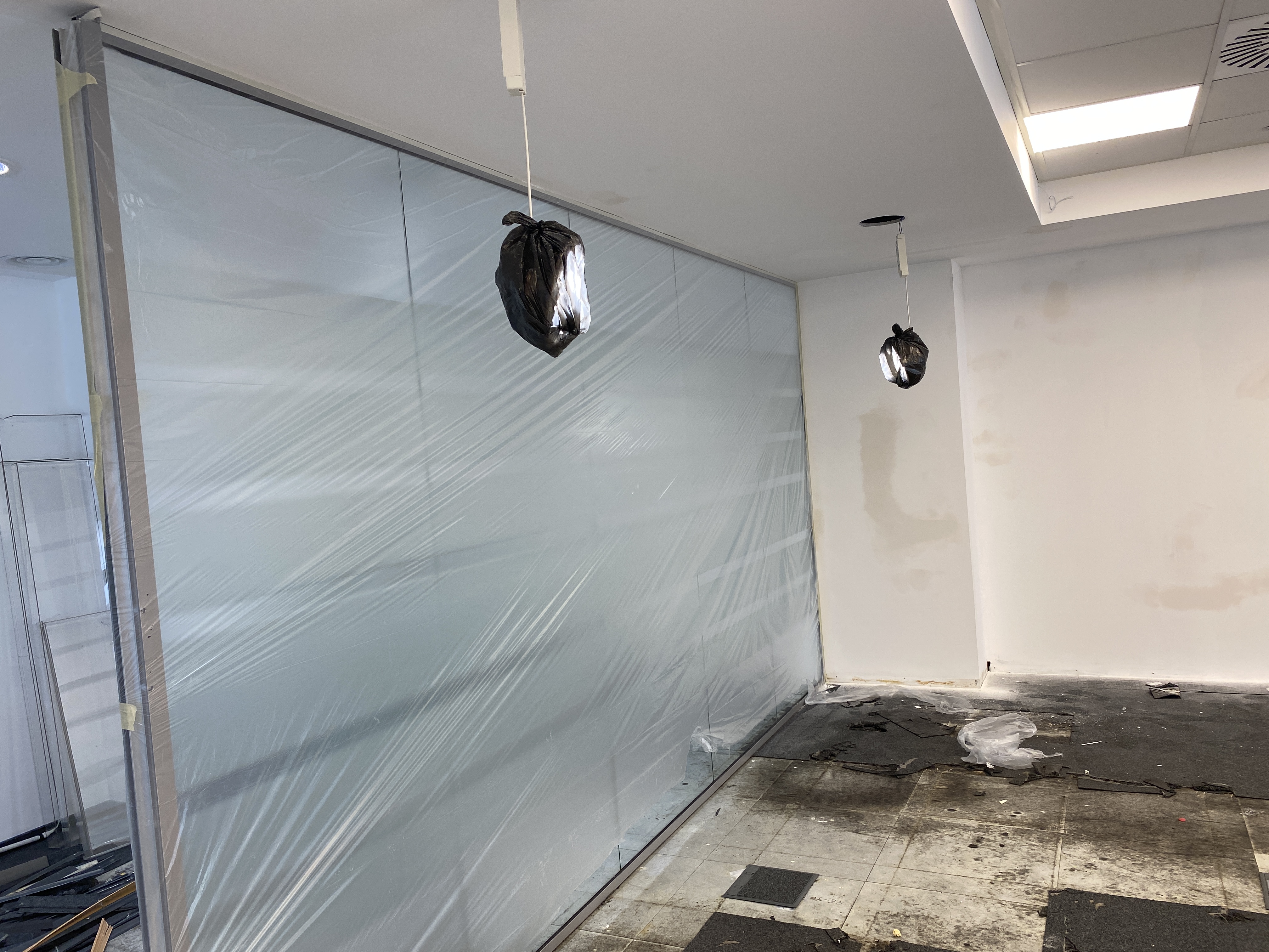 Zugrav Iași — Renovare spațiu comercial, birou (Iași) — În timpul construcției 5